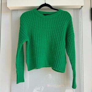 360 cashmere green cropped long sleeve sweater